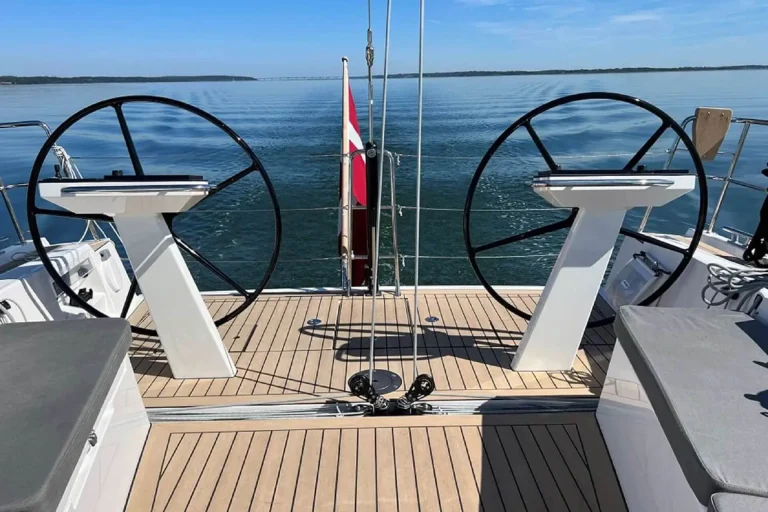 In der Neuauflage der X4³ - zu der auch die ALIVE Yacht Charter gehört - ist deutlich mehr Platz im Cockpit entstanden.